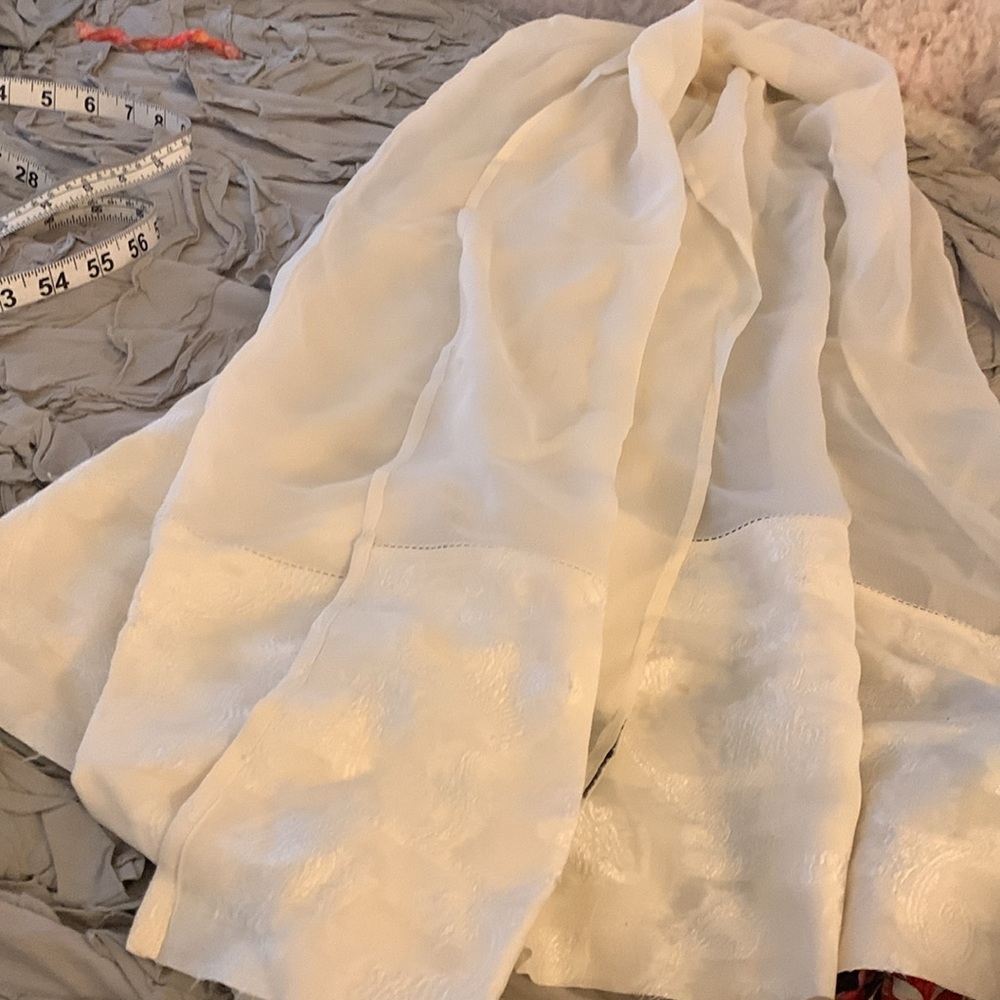 Giorgio Armani silk chiffon scarf. Le collezioni